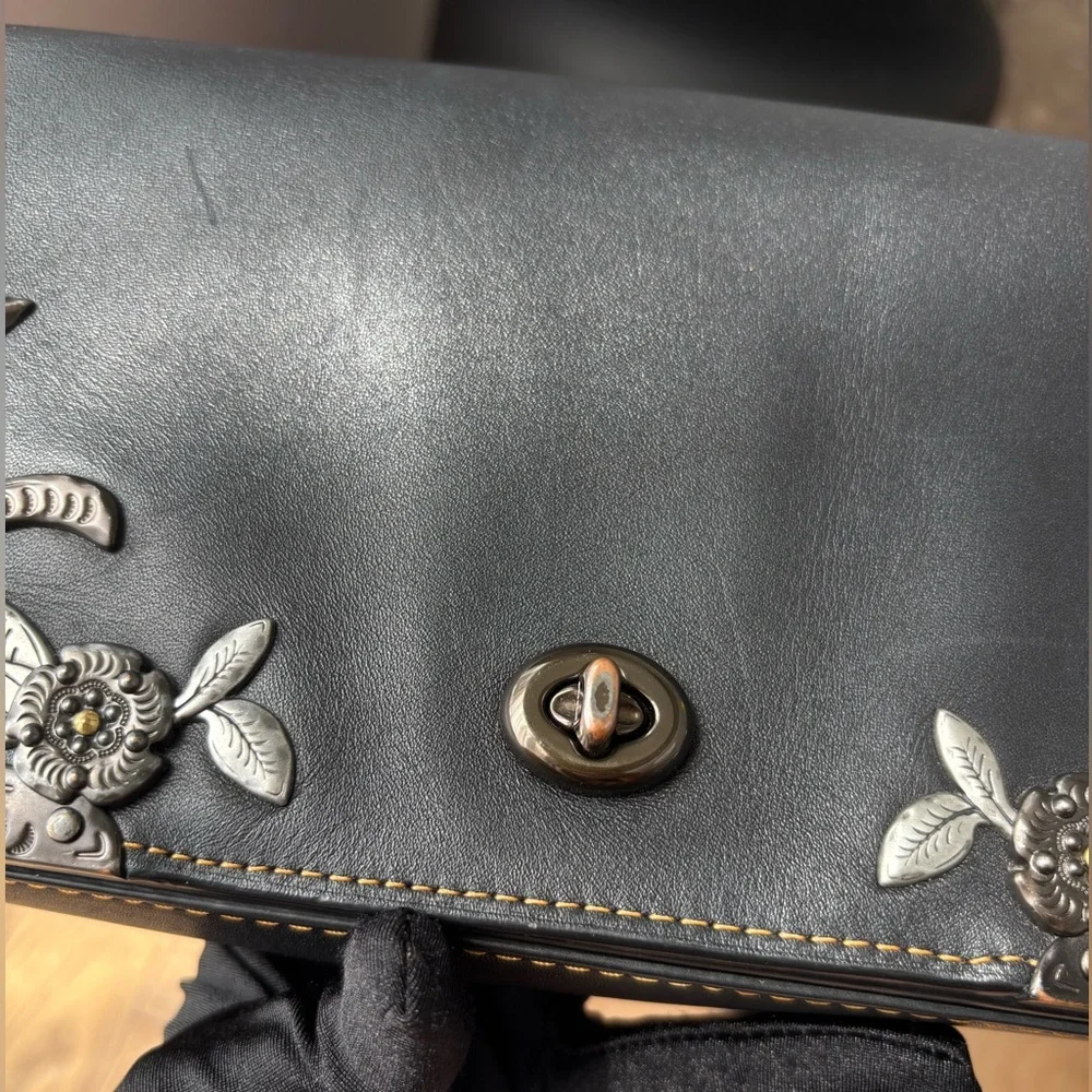 COACH Dinky With Metal Tea Rose